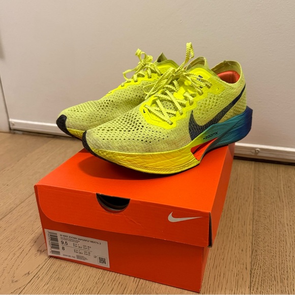 Nike ZoomX Vaporfly Next 3 (Sz 9.5)- Womens - Picture 1 of 4